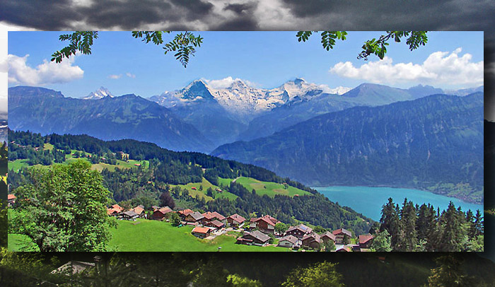 » Beatenberg-Spirenwald / Jungfraumassiv / Thunersee (Foto: H.Rieder)