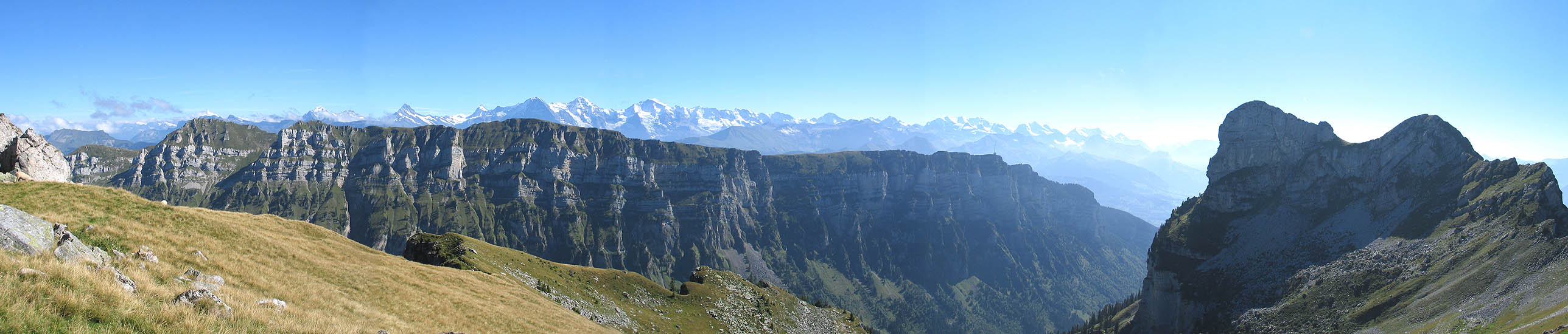 Schreckhorn, Jungfraumassiv, Güggisgrat and Niederhorn / Foto: F.Bieri