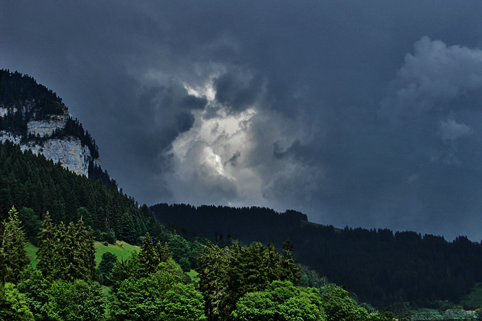 Gewitterstimmung über der Waldegg / Foto: Heinz Rieder