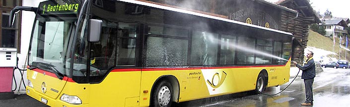 » Travelling by bus / Photo: H.Rieder