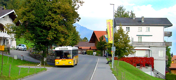 Postauto-Haltestelle / Foto: Heinz Rieder