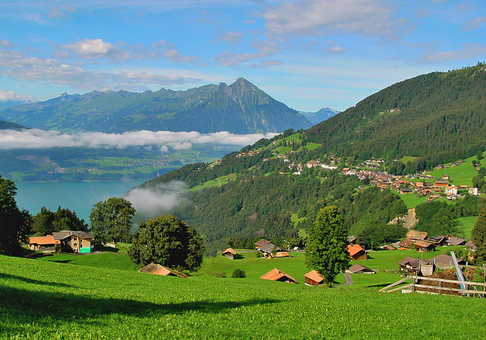 Blick nach Spirenwald mit Niesen / Foto: Heinz Rieder