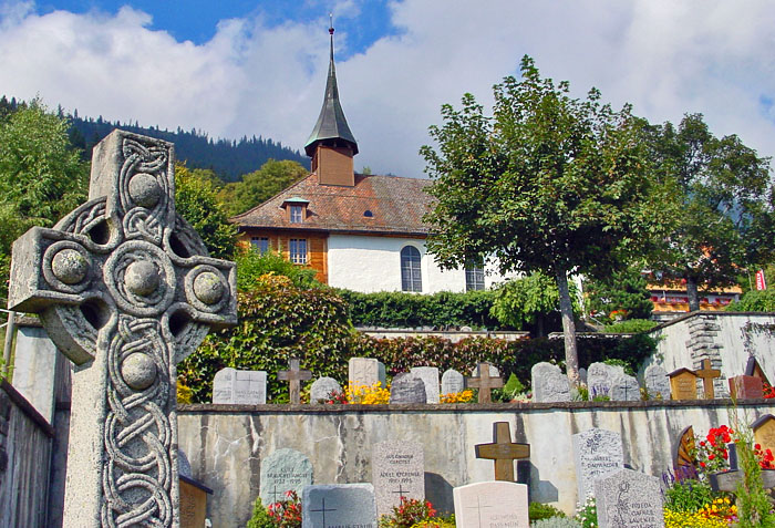 Friedhof mit irischem Sonnenkreuz / Foto: Heinz Rieder