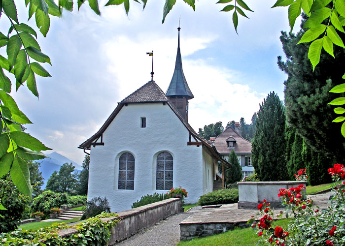 Kirche mit Pfarrhaus / Foto: Heinz Rieder