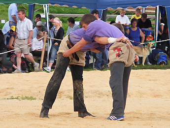 Kampfbeginn / Foto: Heinz Rieder