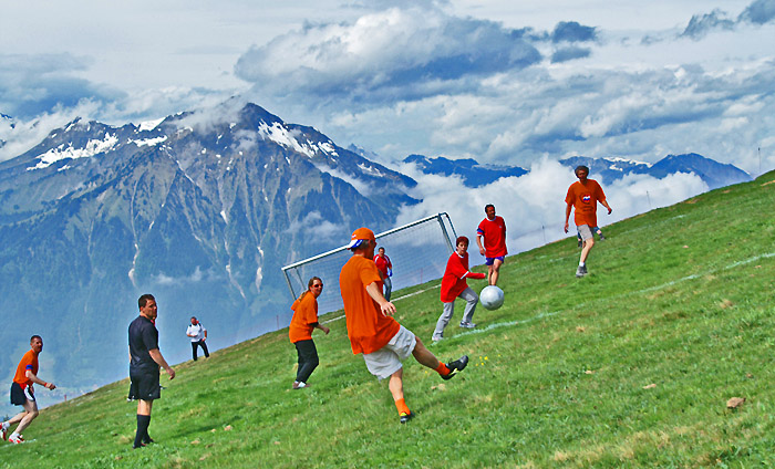 Fussballmatch auf dem Niederhorn / Foto: Fritz Bieri