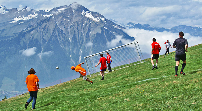 Seltsam, dass der Ball immer nach unten raus geht ... / Foto: Fritz Bieri