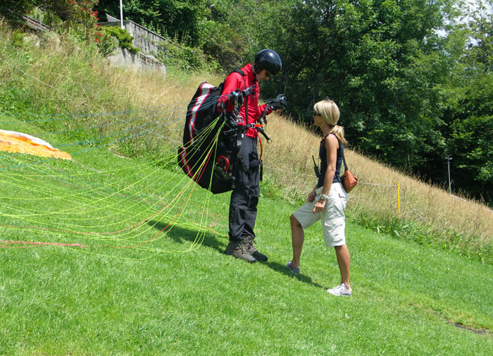 Ikarus Interlaken / Claudia Fluglehrerin / Foto: Heinz Rieder