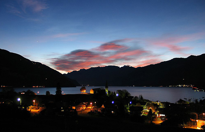 Winterabend Faulensee (Foto: Fritz Bieri)